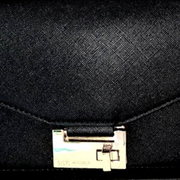 ✨NWT Steve Madden Black BMatty Crossbody Structured Hardbody w/Gold Chain Detail - Picture 10 of 13